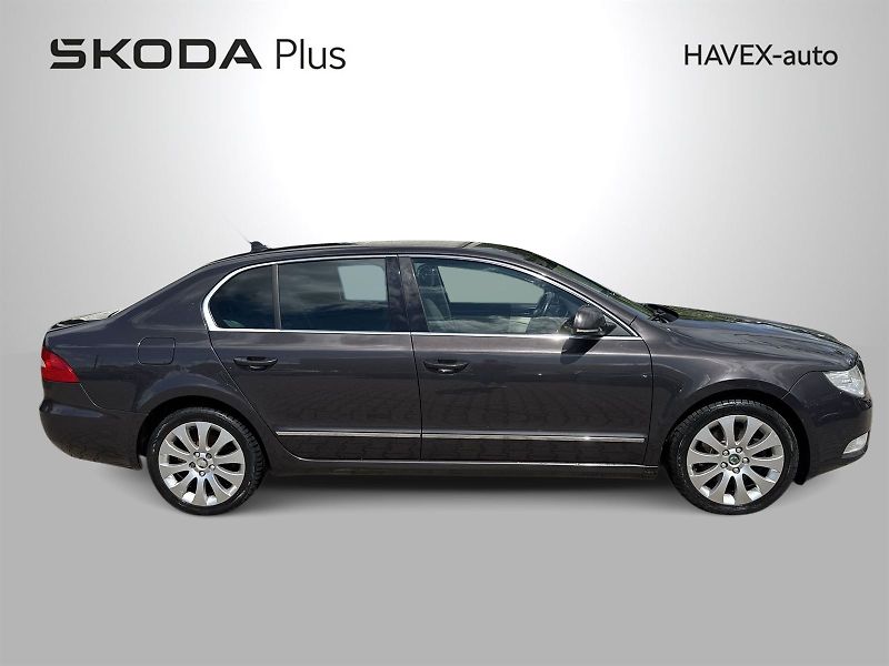 Škoda Superb (2009) 2.0 TDI Ambition - fotka 26 z 28