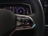 Volkswagen T-Roc (2022) R-Line 2.0 TSI 4Motion (140kW/ - náhled 24
