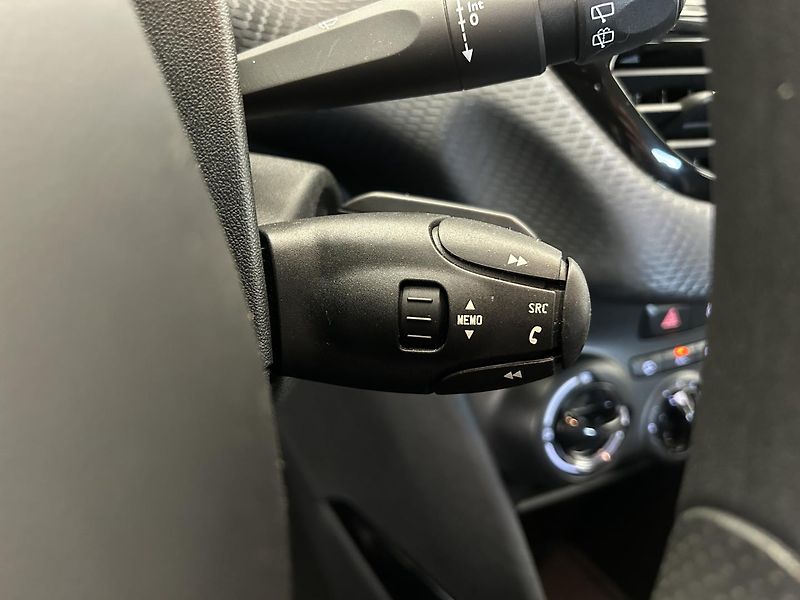 Peugeot 2008 1.2  Access - fotka 12 z 22