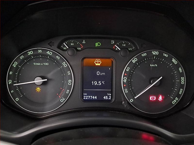 Škoda Octavia (2006) Scout 2.0, 4X4, po STK, Tažné - fotka 11 z 21