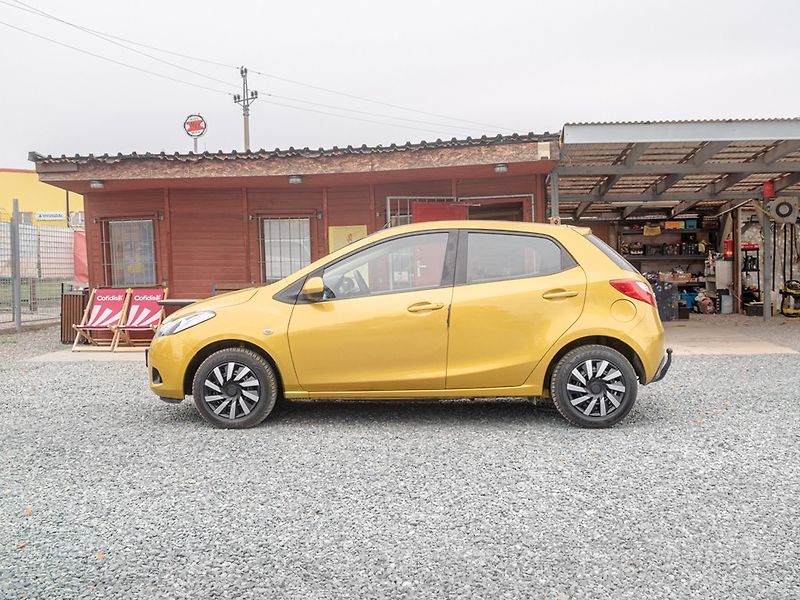 Mazda 2 (2008) 1.4i 63KW – PO SERVISU - fotka 8 z 33