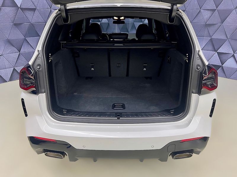 BMW X3 2.0d xDrive M-PAKET, HARMAN&KA - fotka 29 z 29