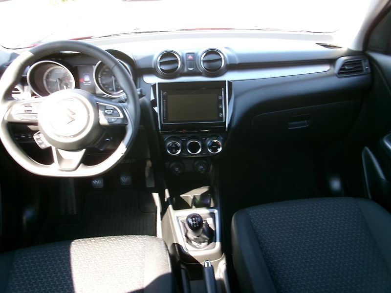 Suzuki Swift (2022) 1.2 ELEGANCE  4 X 4 KOUPENO ČR - fotka 9 z 17