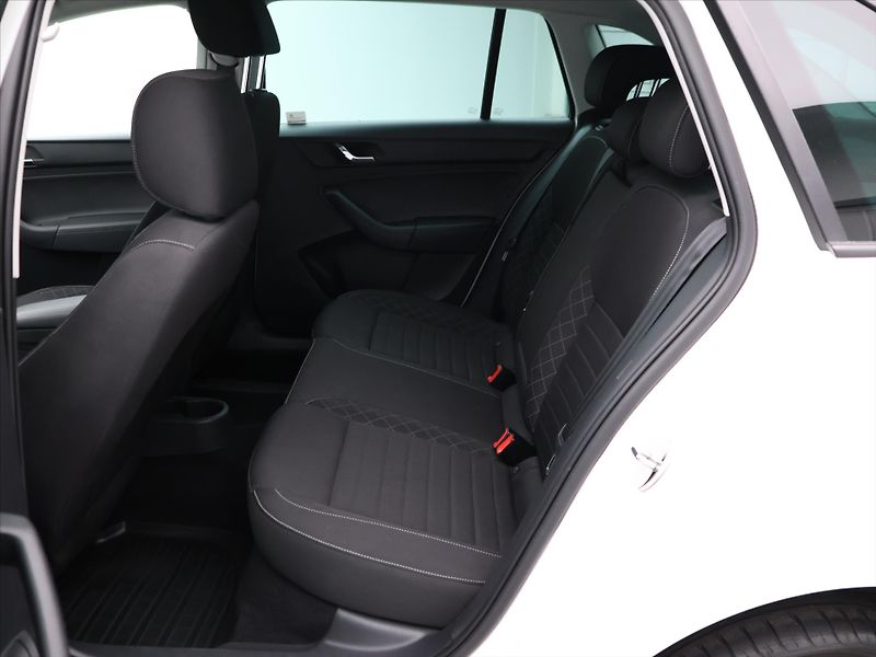 Škoda Rapid 1,2 TSI 81kW Style CZ - fotka 13 z 28