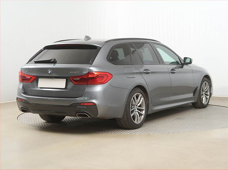 BMW Řada 5 (2020) 530i xDrive - fotka 5 z 25