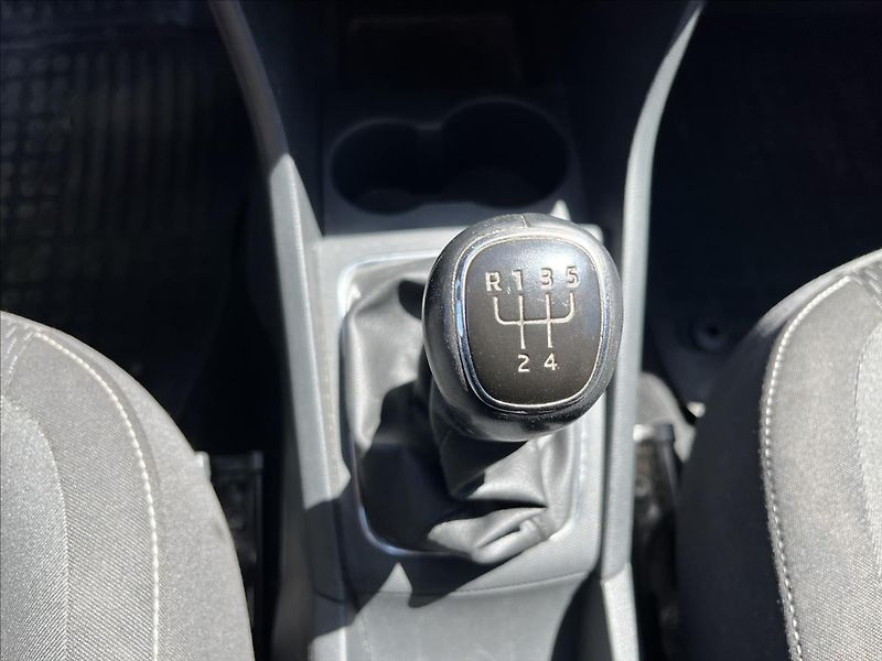 Škoda Rapid 1,6 TDi 66KW KLIMA STK 6/28 - fotka 20 z 32