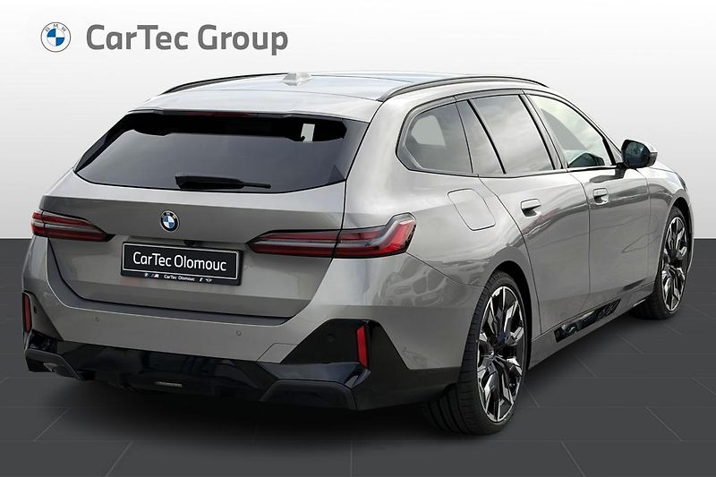 BMW Řada 5 540d xDrive Touring - fotka 8 z 9