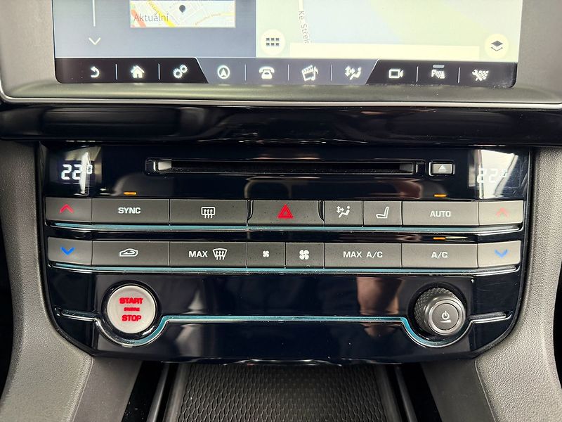 Jaguar F-Pace 2.0d AWD A/T PRESTIGE, WEBASTO - fotka 20 z 25