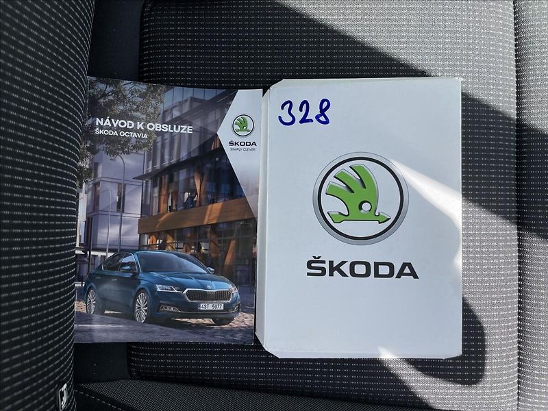 Škoda Octavia 2,0 TDI Combi Ambition Plus TA - fotka 19 z 23