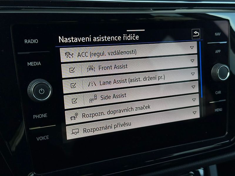 Volkswagen Touran 2.0TDI 110kW Highline 7m NT TZ - fotka 10 z 16