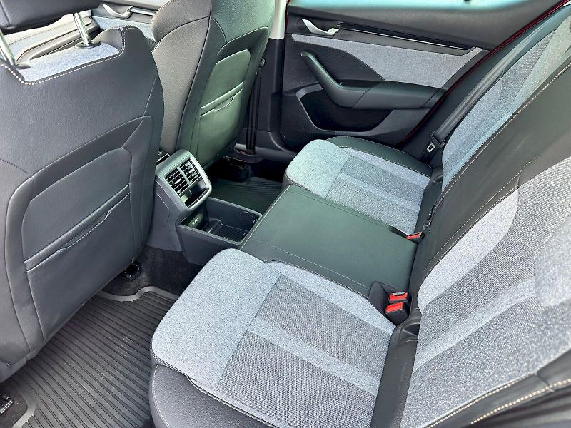 Škoda Octavia (2024) 1.5 TSI 110kW MHEV Top Selecti - fotka 18 z 23
