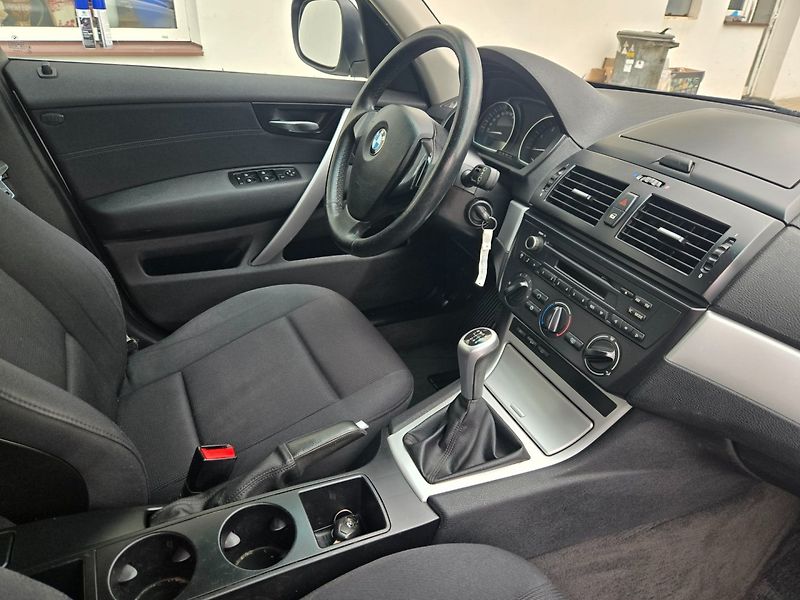 BMW X3 (2010) XDrive 18d TOP - fotka 16 z 20