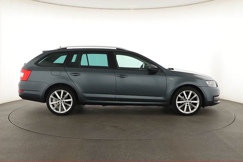 Škoda Octavia (2017) 1.6 TDI, Navi, Xenony - fotka 6 z 15
