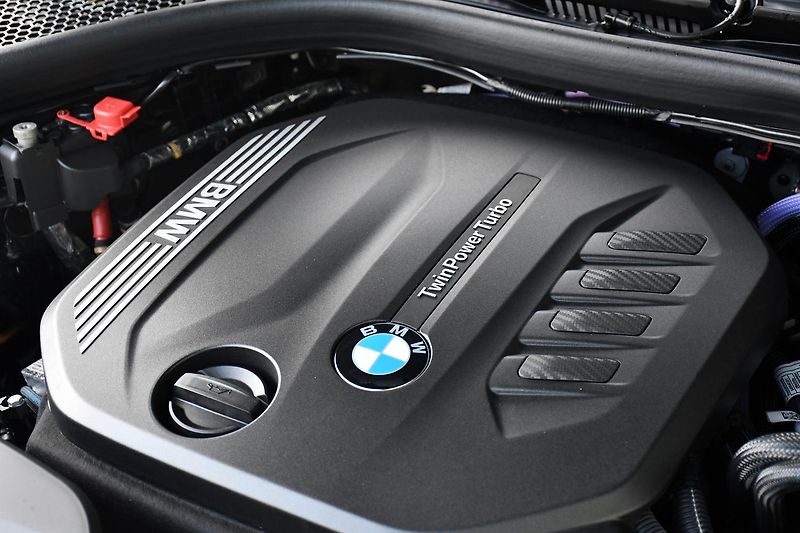 BMW Řada 3 320d M-SPORT xD TAŽNÉ ČR  - fotka 50 z 51