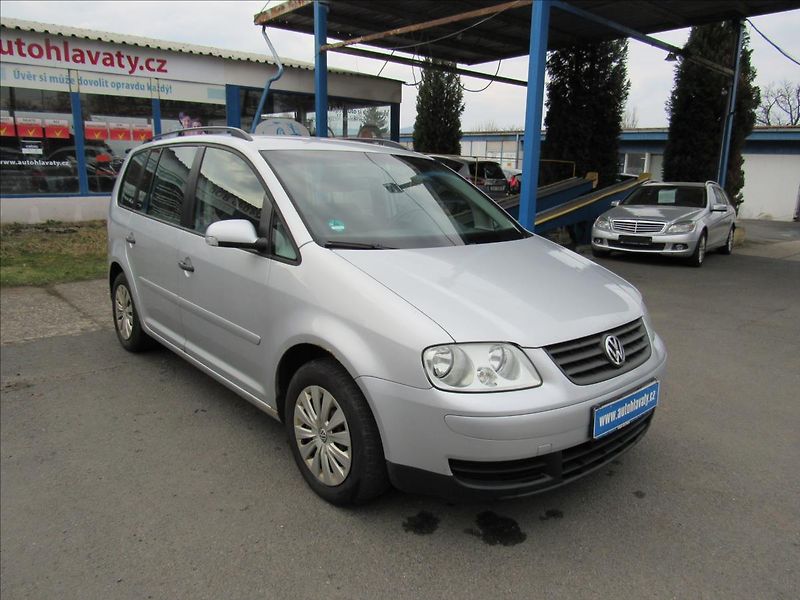 Volkswagen Touran 1,6 MPi 75kW - fotka 3 z 25