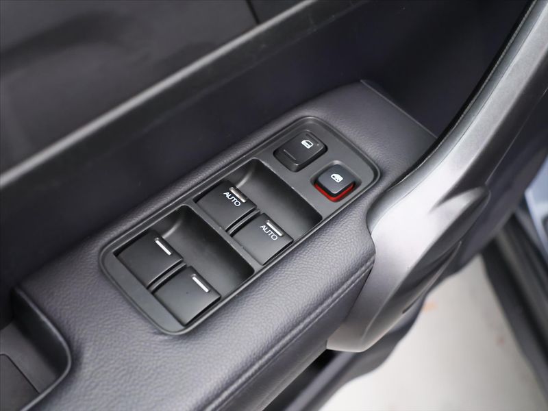 Honda CR-V 2,0 i 110kW 4x4 Exekutive CZ - fotka 15 z 32