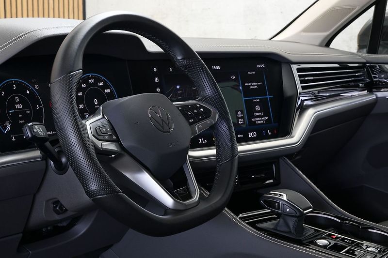 Volkswagen Touareg 3.0TDI 210kW RLine NT TZ ZÁRUK - fotka 19 z 48