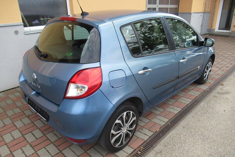 Renault Clio 1.2i  KLIMA  NAVIGACE - fotka 2 z 21