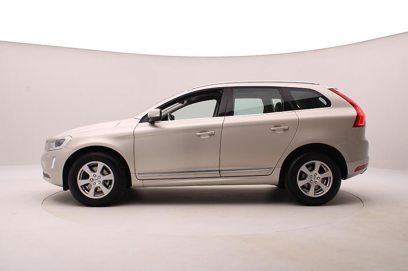 Volvo XC60 D4 AWD SUMMUM AUT  - fotka 9 z 42
