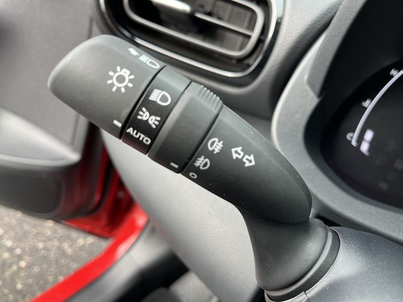 Toyota Yaris Cross 1.5 HEV Style (2x4) - fotka 13 z 24