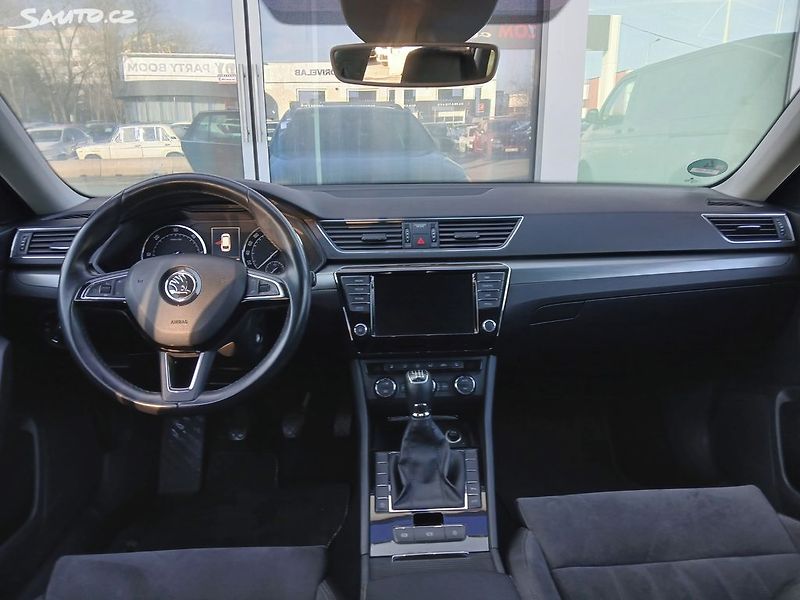 Škoda Superb 2.0 TDI 110kW - fotka 11 z 35