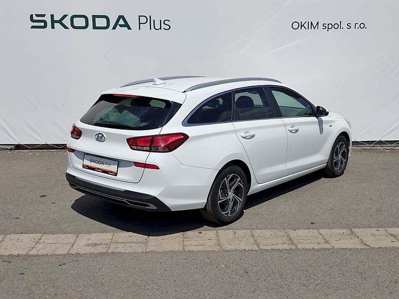 Hyundai i30 (2024) CW 1,5 T-GDI 117 kw - fotka 2 z 35