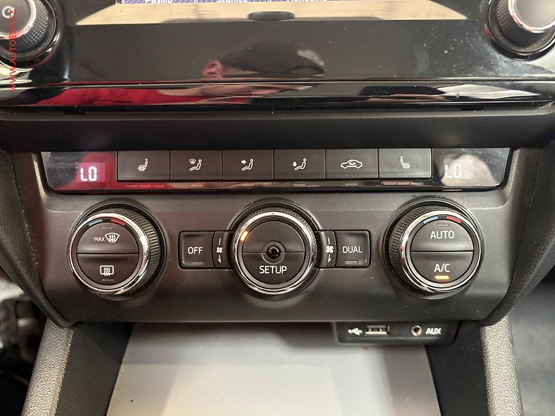 Škoda Octavia (2014) 1.4 TSi, AC, temp. - fotka 14 z 15