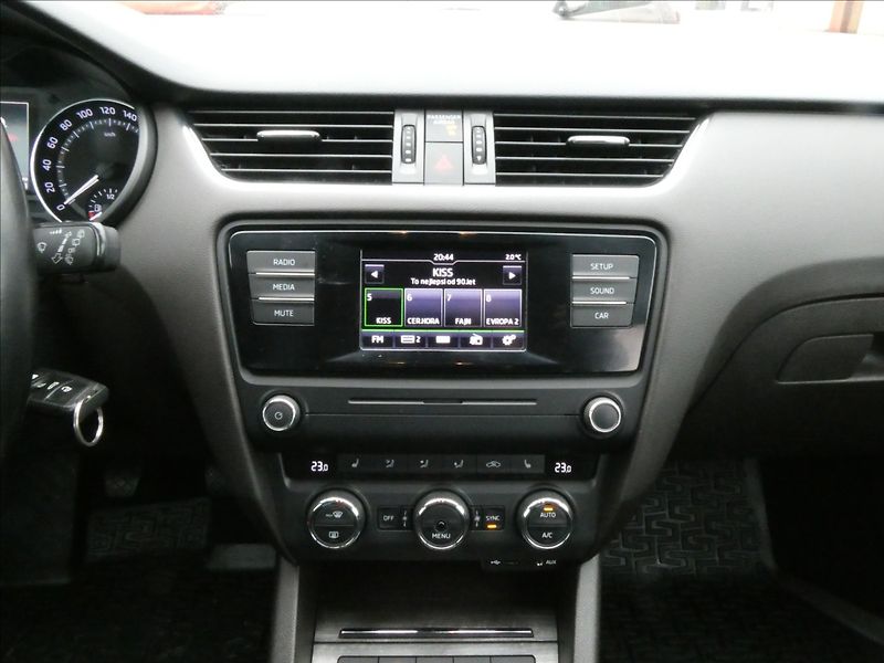 Škoda Octavia 2,0 TDi SCOUT,4x4,2x kola,DPH - fotka 26 z 37
