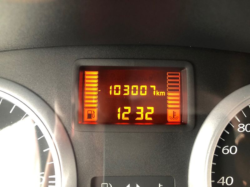 Dacia Duster (2010) 1.6 16 V Top Stav Klima - fotka 14 z 25