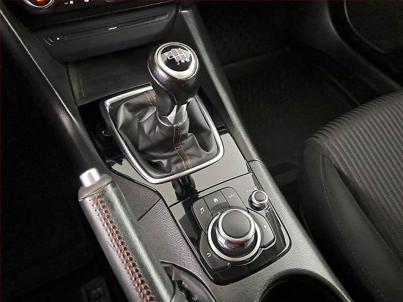 Mazda 3 (2016) 2.0 Skyactiv-G, Navi, Tempomat - fotka 13 z 19