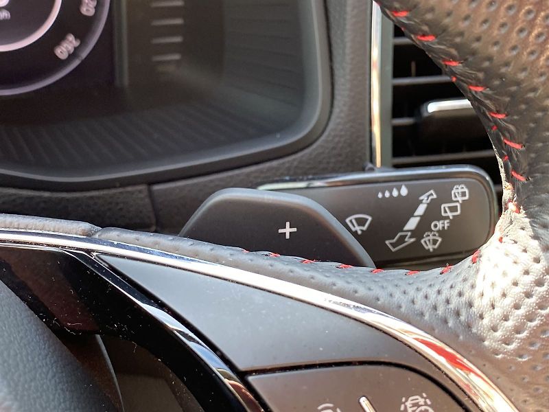 Škoda Karoq (2018) 1.5 TSI DSG Style + - fotka 17 z 36