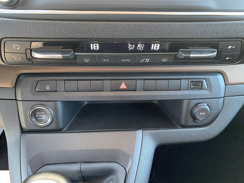 Toyota ProAce Verso VERSO FAMILY 2.0D-4D 106kW - fotka 21 z 31
