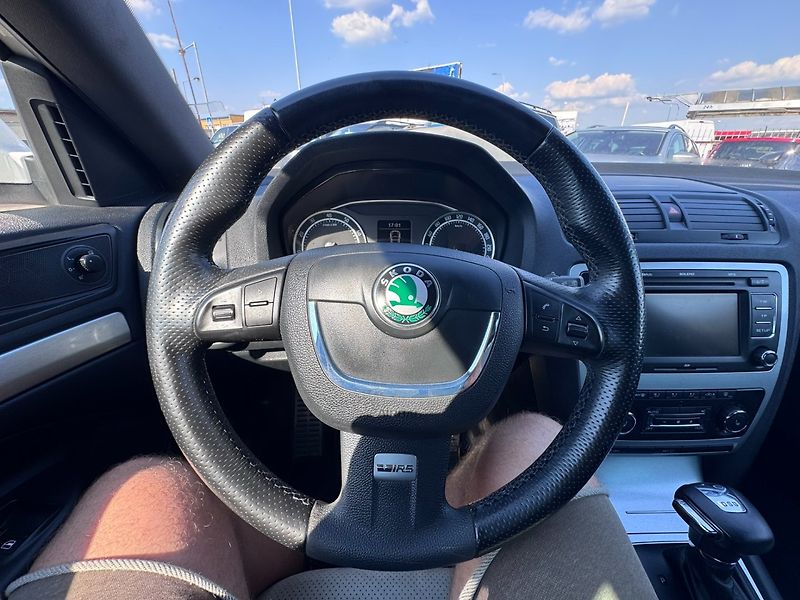 Škoda Octavia (2010) RS DSG 2,0 TSI 147 KW STK - fotka 26 z 50