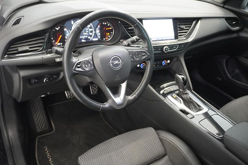 Opel Insignia 2,0T 154kW SPORTS TOURER 4X4 - fotka 12 z 32