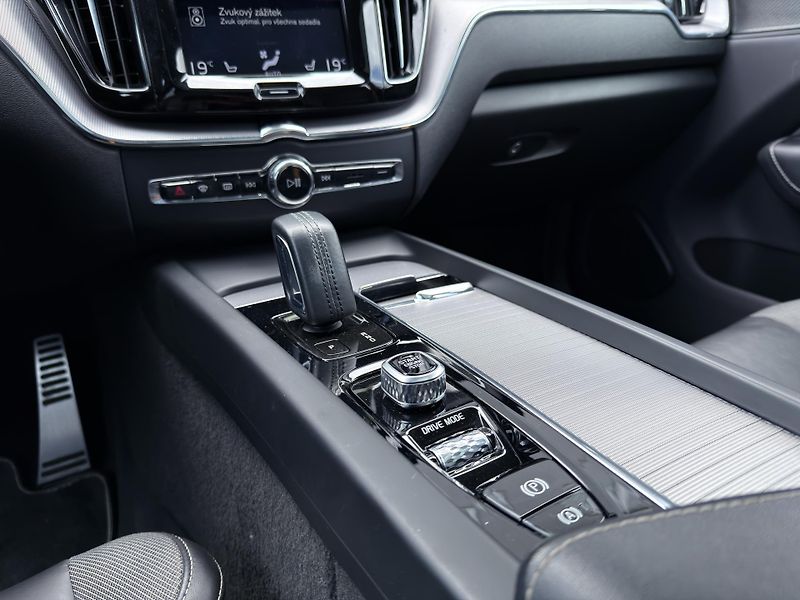 Volvo XC60 T8 AWD POLESTAR engineered - fotka 21 z 52
