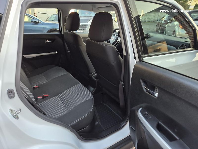 Suzuki Vitara (2016) 1.6VVT 88KW Automat COMFORT - fotka 44 z 52