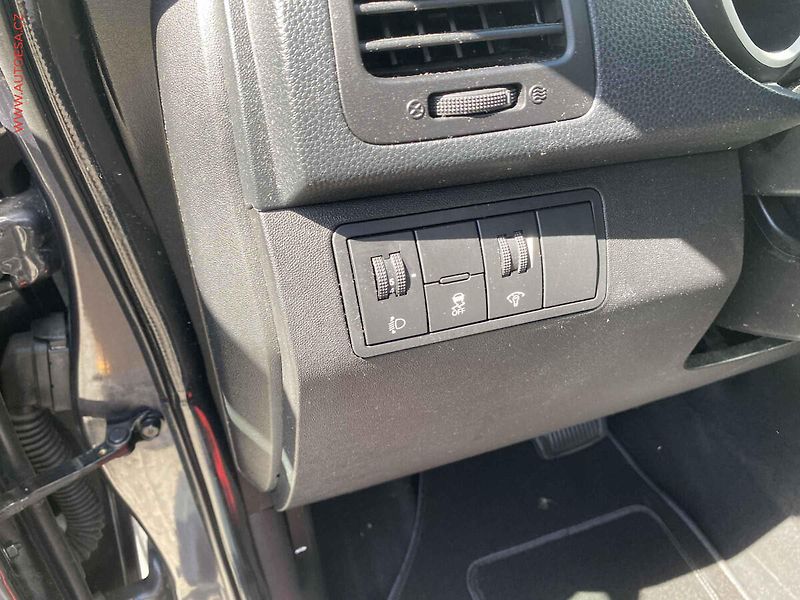 Kia Venga (2012) 1.6i, AT, AC - fotka 15 z 16