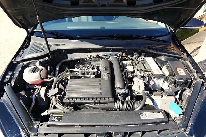 Volkswagen Golf (2014) MATCH 1,4 TSI 90 kW - fotka 34 z 35