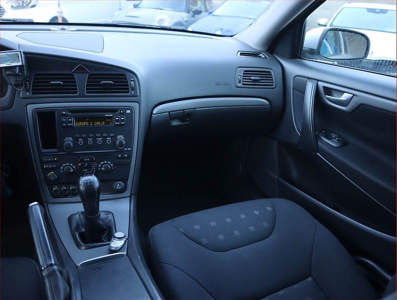 Volvo S60 (2006) 2.4, po STK, jezdí výborně - fotka 8 z 15