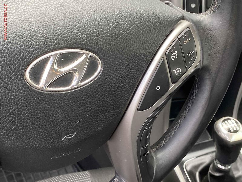 Hyundai i30 (2013) 1.6 CVVT, ČR, Trikolor, AC - fotka 13 z 16