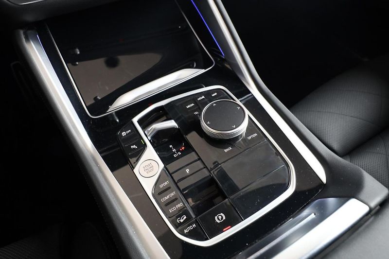 BMW X6 xDrive40d - fotka 10 z 32