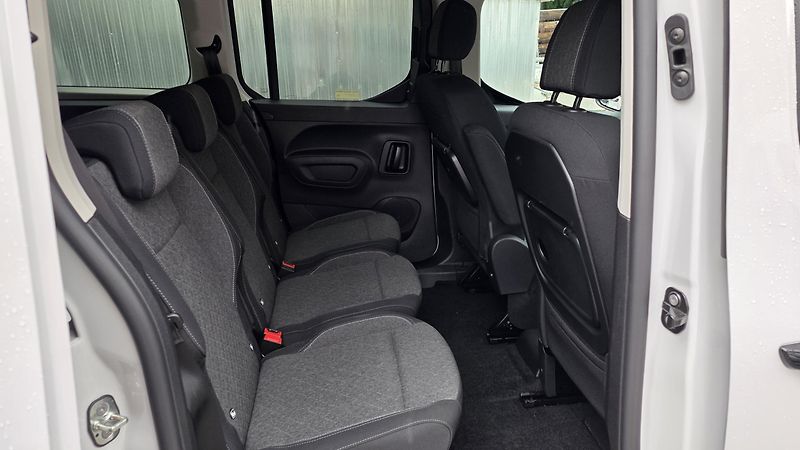 Opel Combo (2026) 1.5 CDTi 96kW AT8 Elegance 7m - fotka 14 z 33