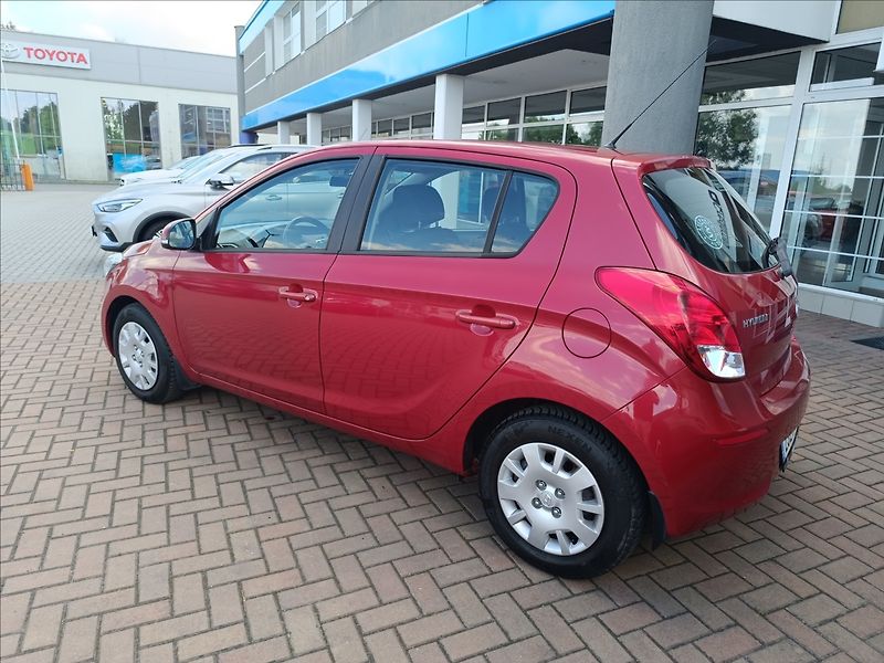 Hyundai i20 1,2 CVVT Family Space - fotka 8 z 17
