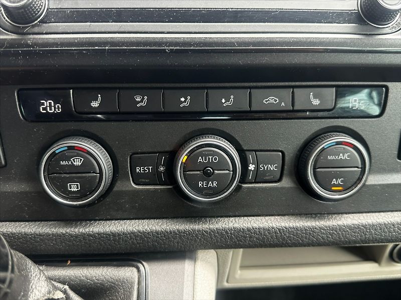 Volkswagen Caravelle 2.0TDI 110kW DSG - fotka 31 z 38