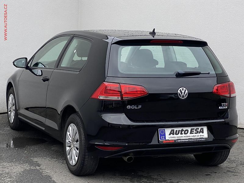 Volkswagen Golf (2015) 1.6 TDi, Trendline, navi - fotka 6 z 18