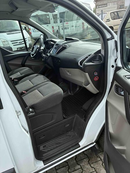 Ford Transit Custom (2015) L2-H1 KLIMA + 6 MÍST - fotka 10 z 14