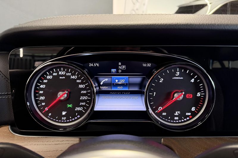 Mercedes-Benz Třídy E (2018) E 200d Exclusive - fotka 42 z 103
