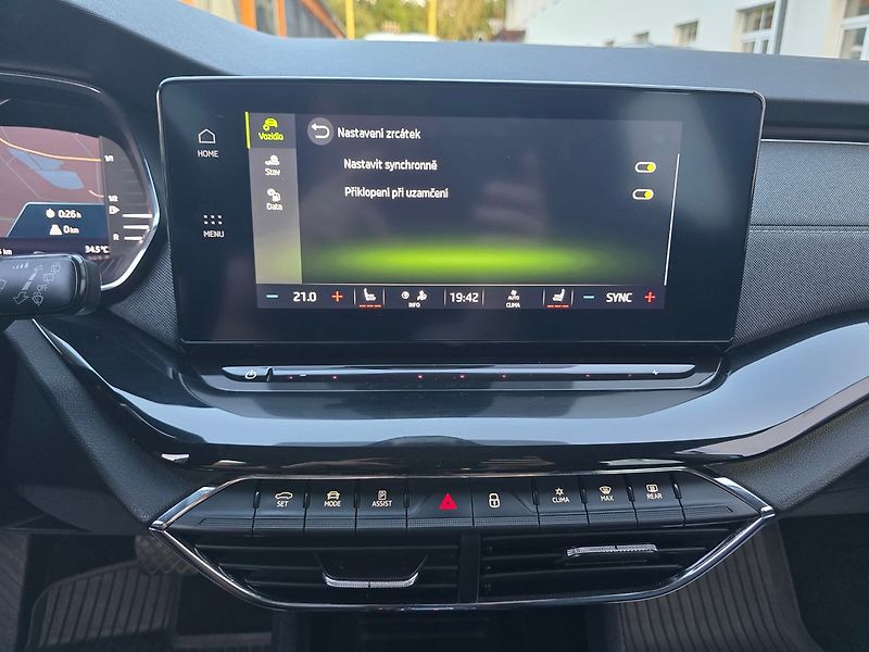 Škoda Octavia 2.0TDi 110kW DSG STYLE + NAVI - fotka 34 z 44