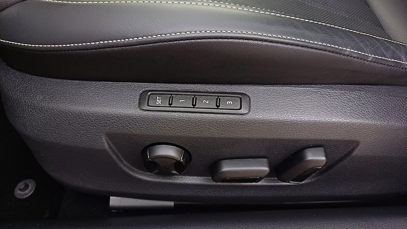 Škoda Superb L&K 147kW TDI 4x4 WEBA-PANO-TZ - fotka 22 z 50