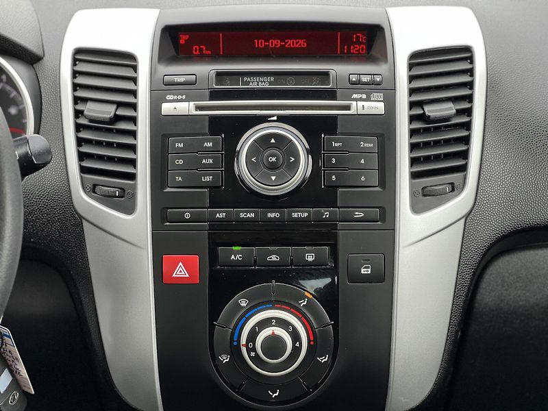 Kia Venga 1.4CVVT 66kw  KLIMA PANORAMA - fotka 20 z 38